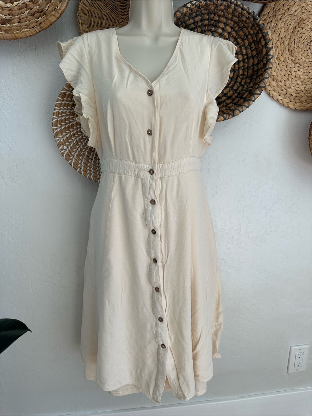 Lulus Capri Coast Cream Button-Front Midi Dress. Size Medium